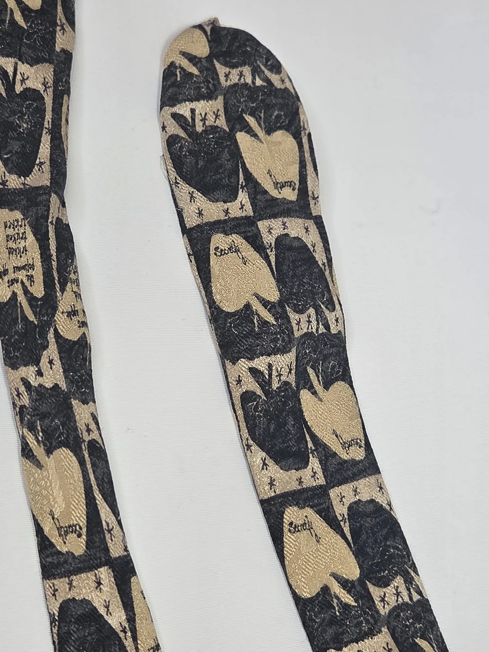 Ermenegildo Zegna Mens Halloween Theme Beige/Black Apple Motif Silk Tie 3.85x59